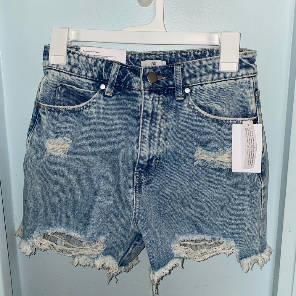 Light Wash Denim Ripped Shorts(NEW WITH TAGS)